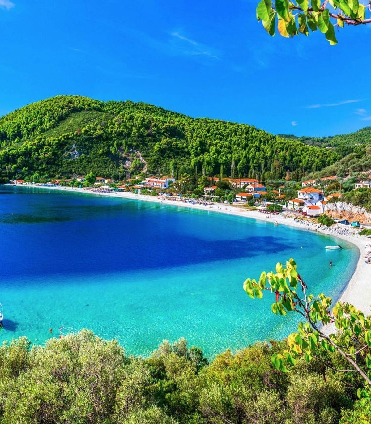 celebrate_may_1st_on_a_sailing_holiday_with_friends_in_volos_greece_1