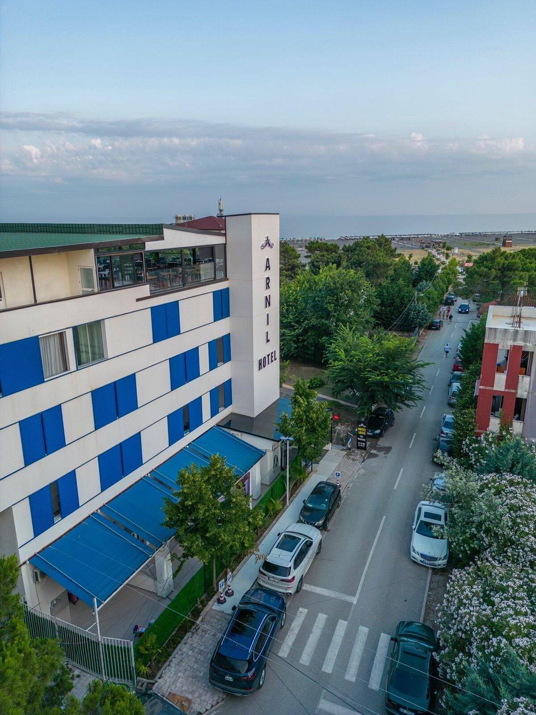 caption (2) caption (2)