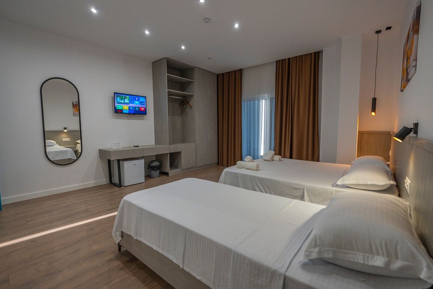 caption (3) caption (3)